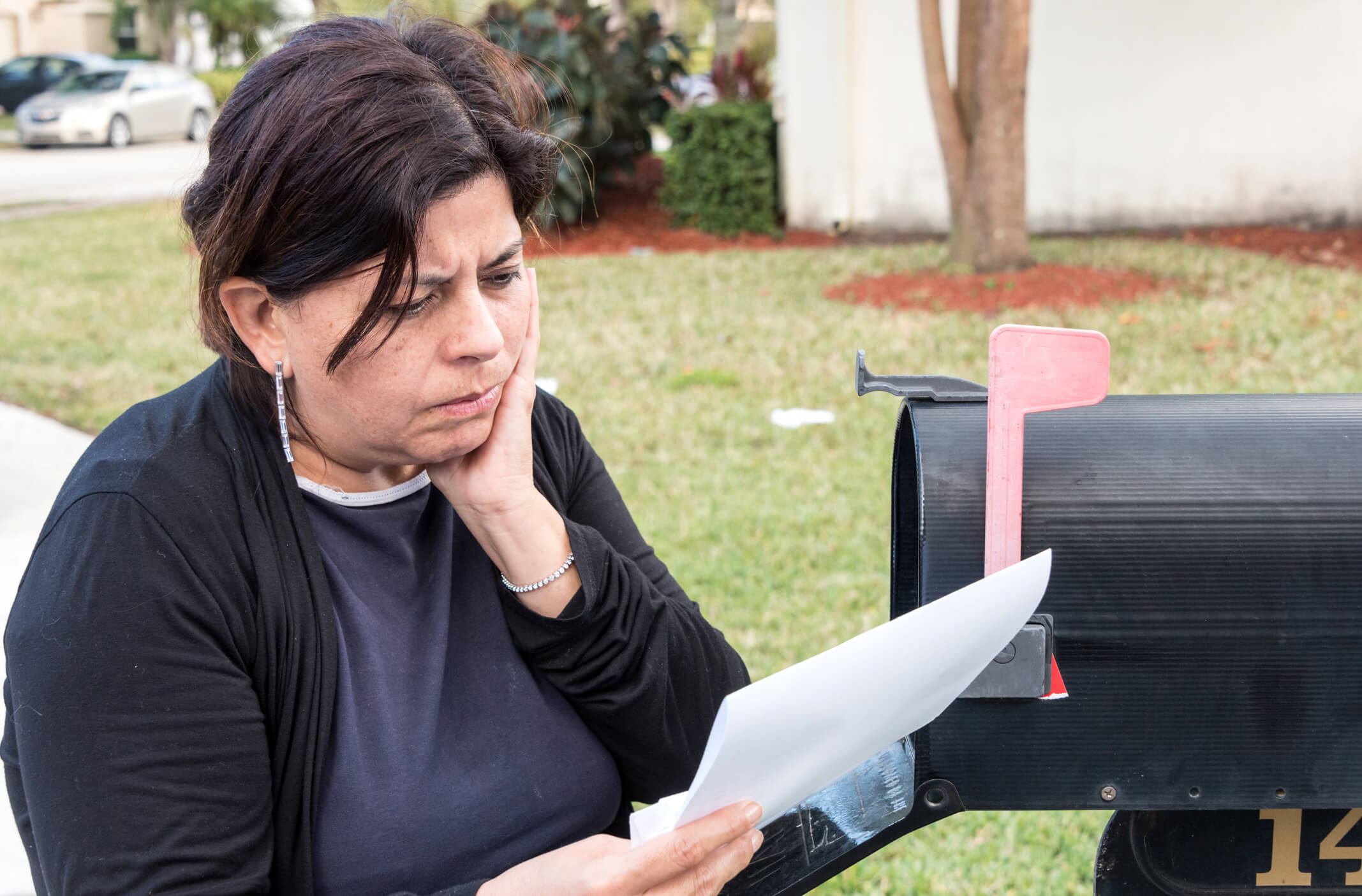 woman upset after getting irs notice cp14 in the mail