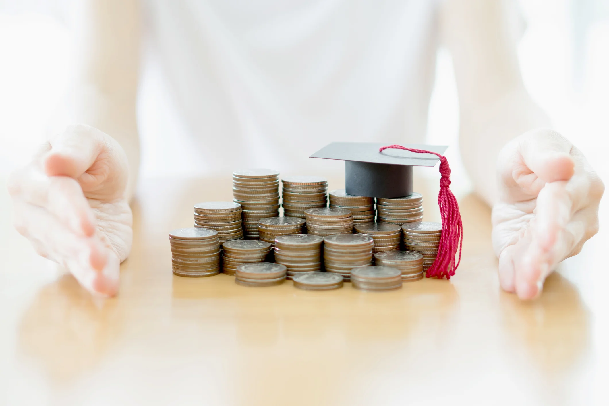 tips for keeping student loan debt to a minimum